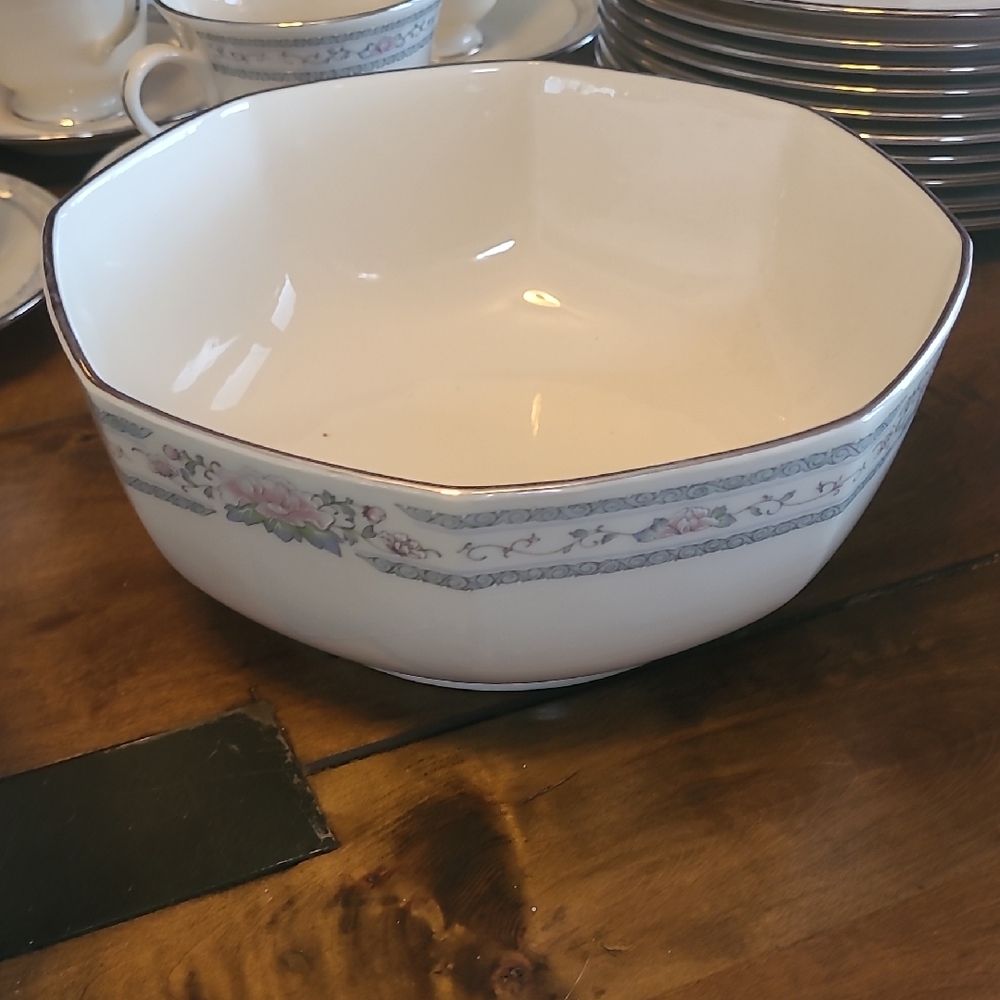 Lenox "Charleston" 8" Serving dish